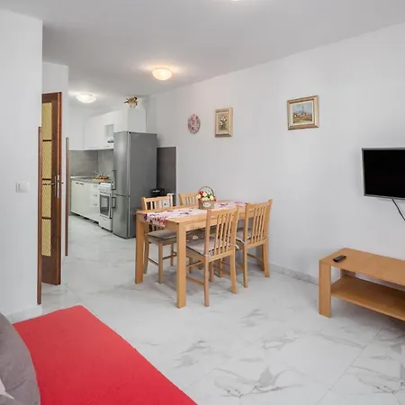 Elena Apartman