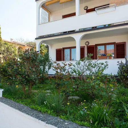 Elena Apartman